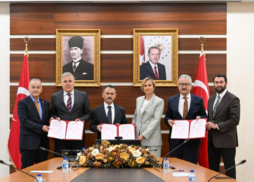 Yıldız Entegre ve Fehmi Yıldız Vakfı'ndan Kocaeli Eğitimine İki Büyük Destek