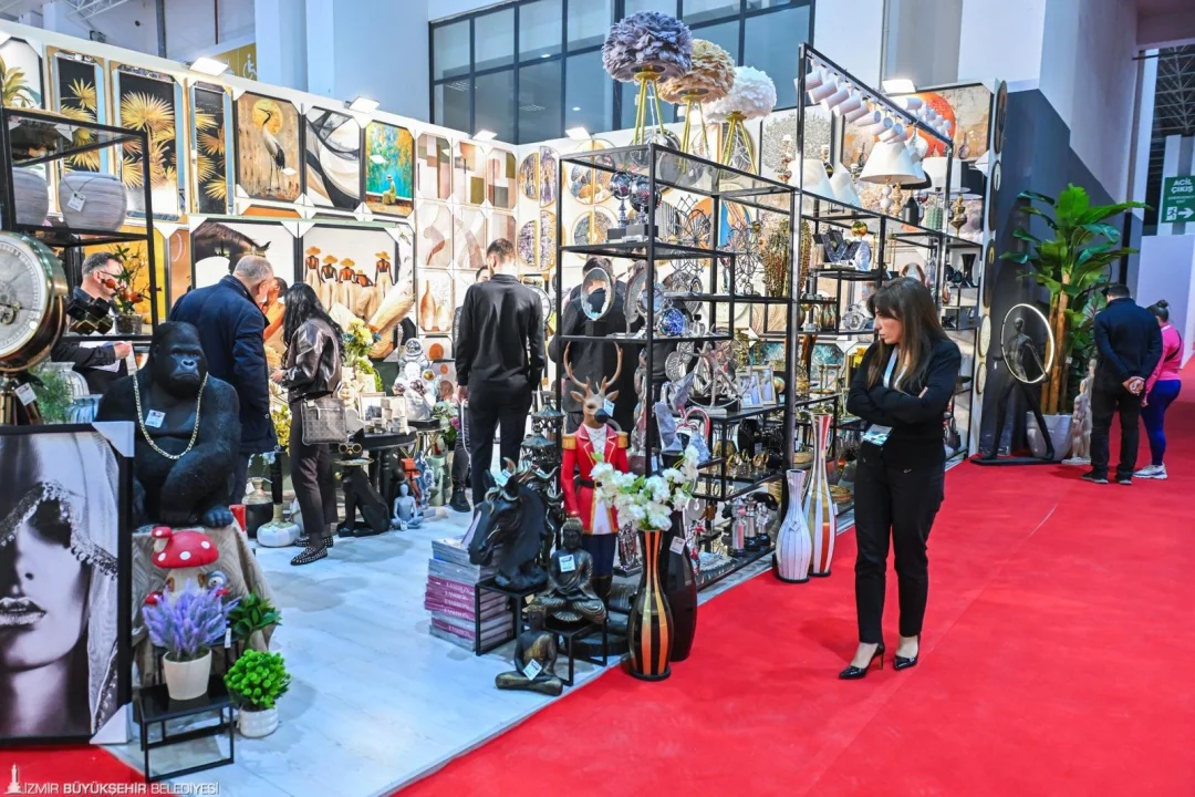 İZFURNEX 2026’da Yeni Trendler: Akıllı Sehpalar ve Fonksiyonel Yaşam Üniteleri Öne Çıktı